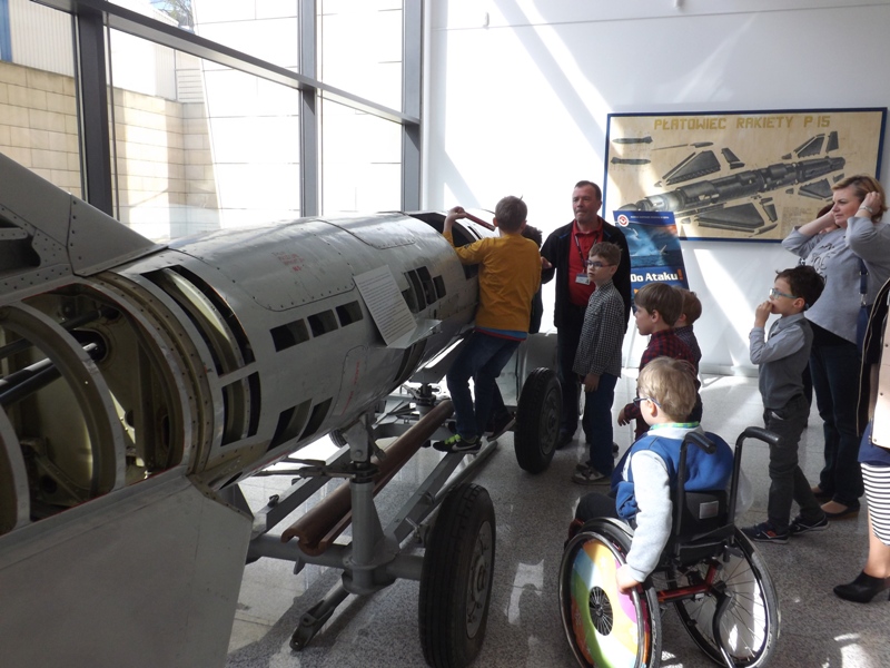 Wizyta w Muzeum Marynrki Wojennej i oglądanie myśliwca